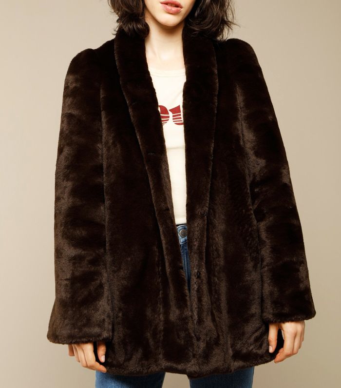 French Women Don't Wear These 3 Things in Winter
