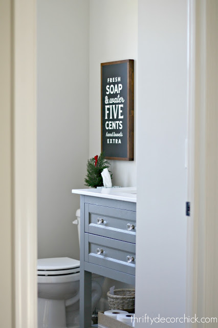 A tour of our (new!) Christmas home from Thrifty Decor Chick