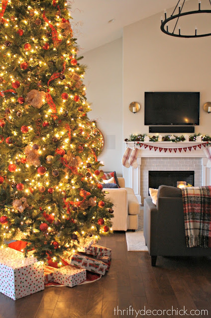 A tour of our (new!) Christmas home from Thrifty Decor Chick