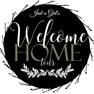 A tour of our (new!) Christmas home from Thrifty Decor Chick