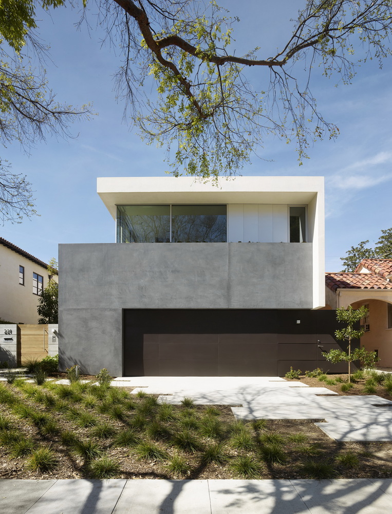 Modest and Bright House in the Center of the Famous City of Beverly Hills