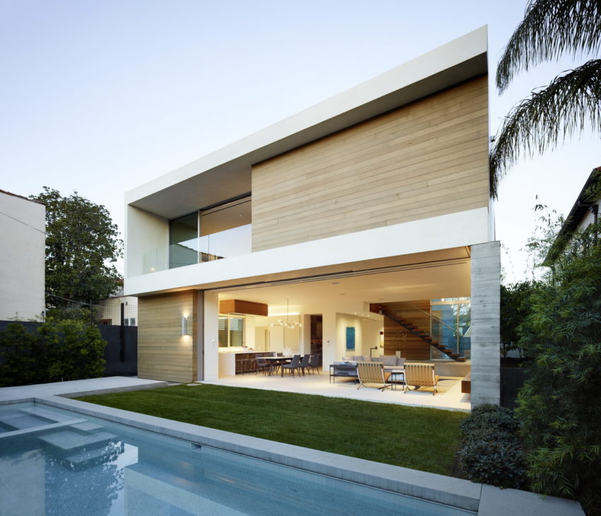 Modest and Bright House in the Center of the Famous City of Beverly Hills