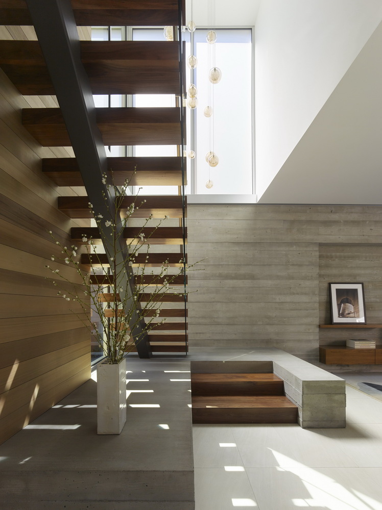 Modest and Bright House in the Center of the Famous City of Beverly Hills
