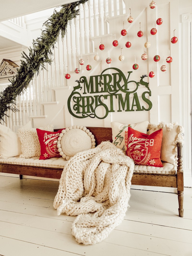 DIY Christmas Gallery Wall