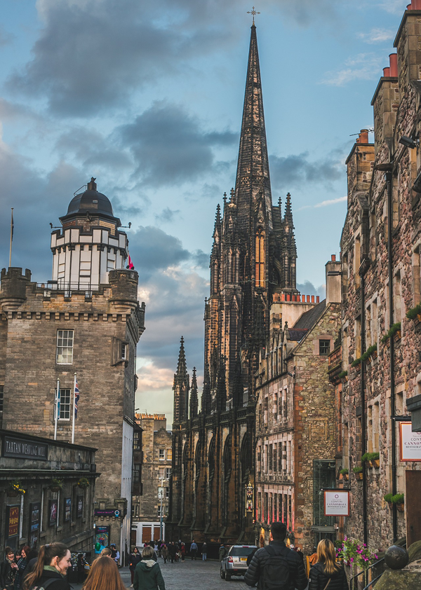 Travel to Edinburgh: Famous City of Ghosts and Legends