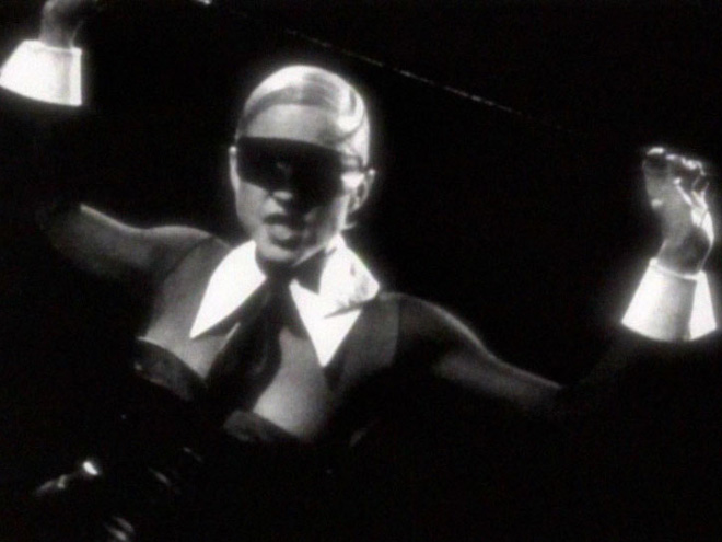 Maxdonna! Don’t Miss Madonna’s Inspired Iconic Photos With Photographer’s Dog