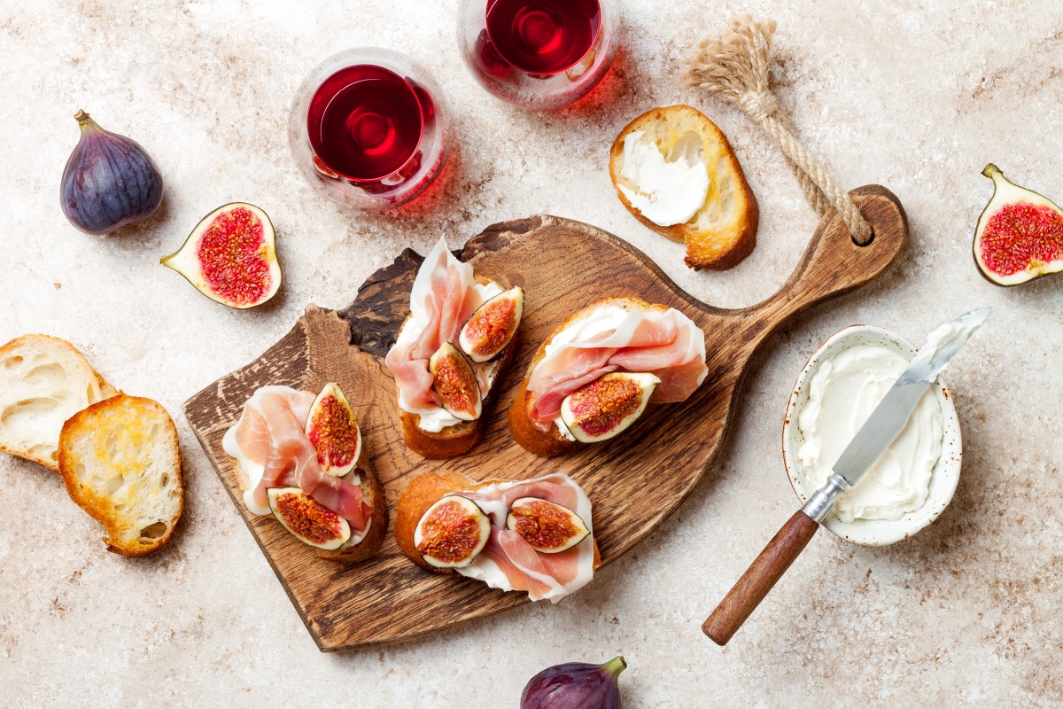 Discover 8 Top Snacks for wine!