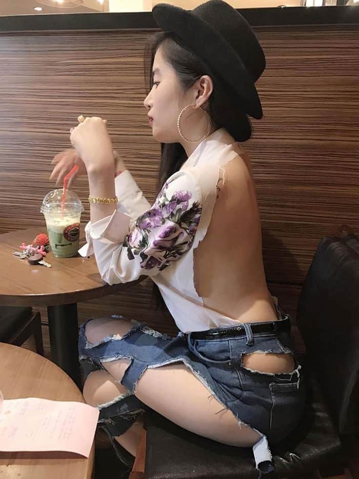 Weird Funny Street Fashion in China that People Just Generally Ignore it. Not Us Today :)