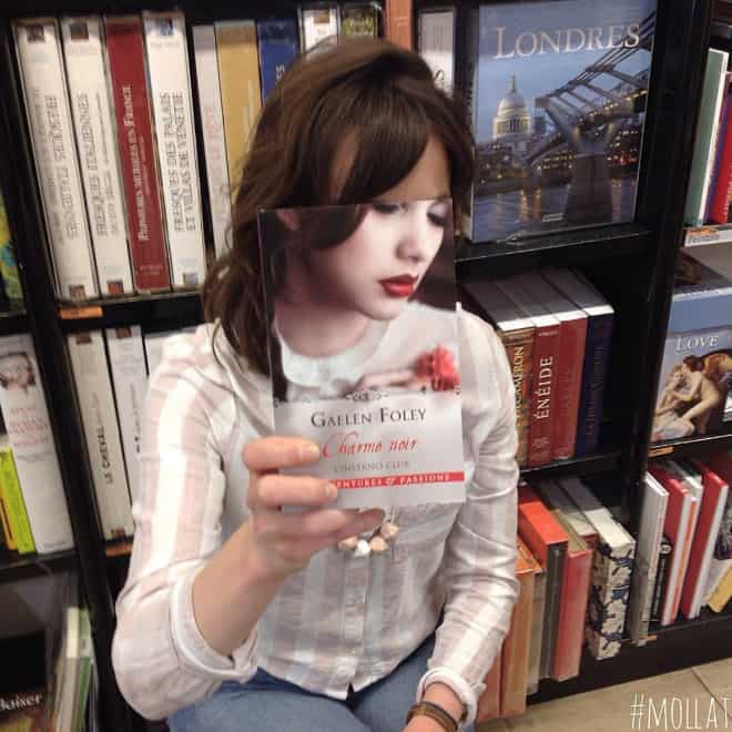 French Bookstore Librairie Mollat Customers Strategically Posing With Perfectly Matching Book Covers