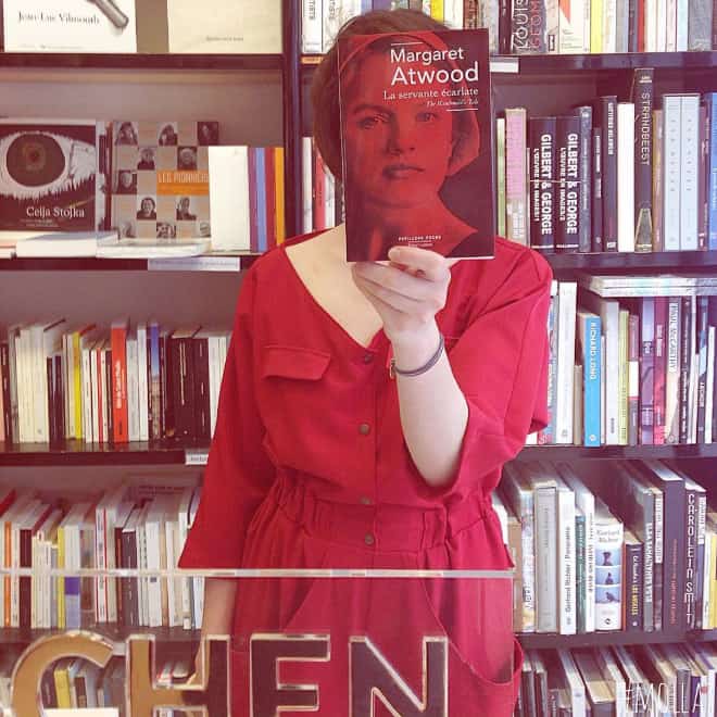 French Bookstore Librairie Mollat Customers Strategically Posing With Perfectly Matching Book Covers