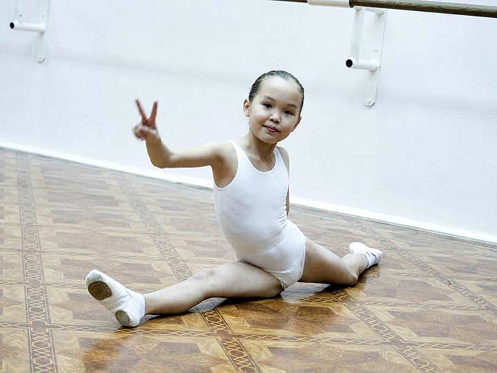 ‘Mowgli girl’ Who Survived Alone Aged 4 in Full of Bears Siberian Wild is a today’s Talented Young Ballerina