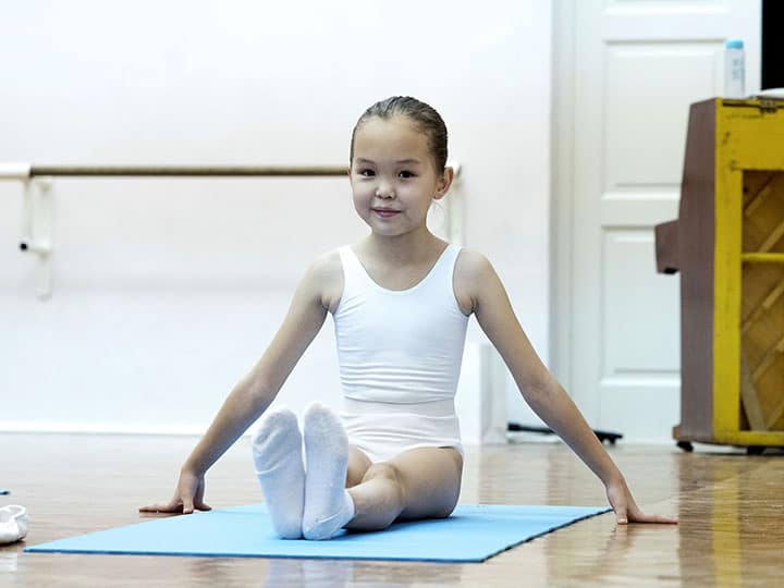 ‘Mowgli girl’ Who Survived Alone Aged 4 in Full of Bears Siberian Wild is a today’s Talented Young Ballerina