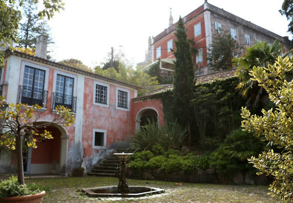 Singer Madonna With Her Children Moved to the Portuguese Palace of the 18th Century
