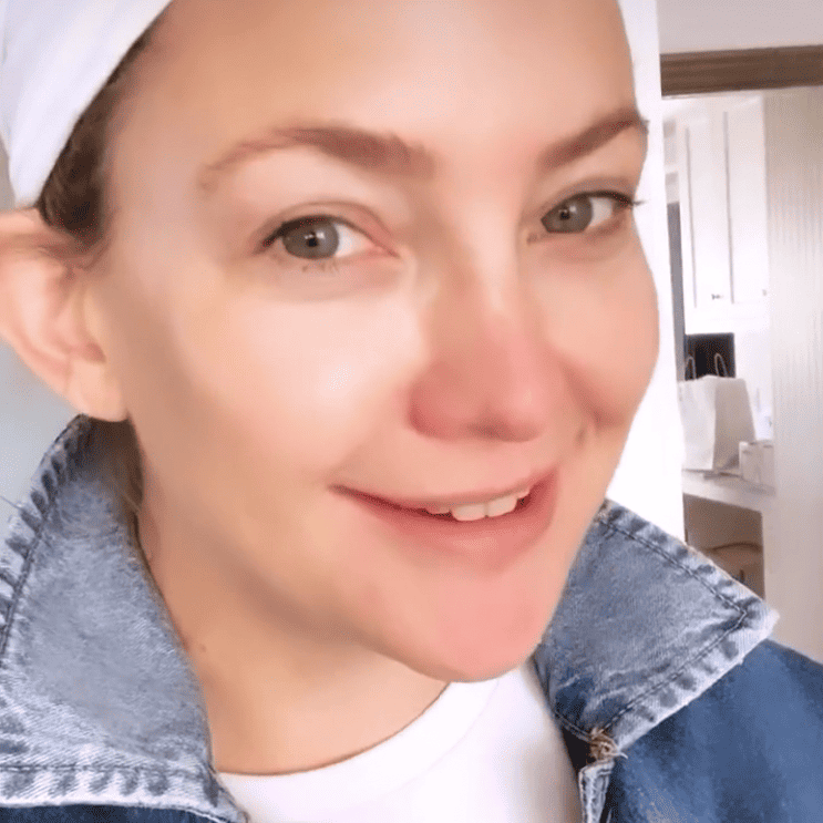 Top 10 Gorgeous Celebrities Selfie Without Makeup