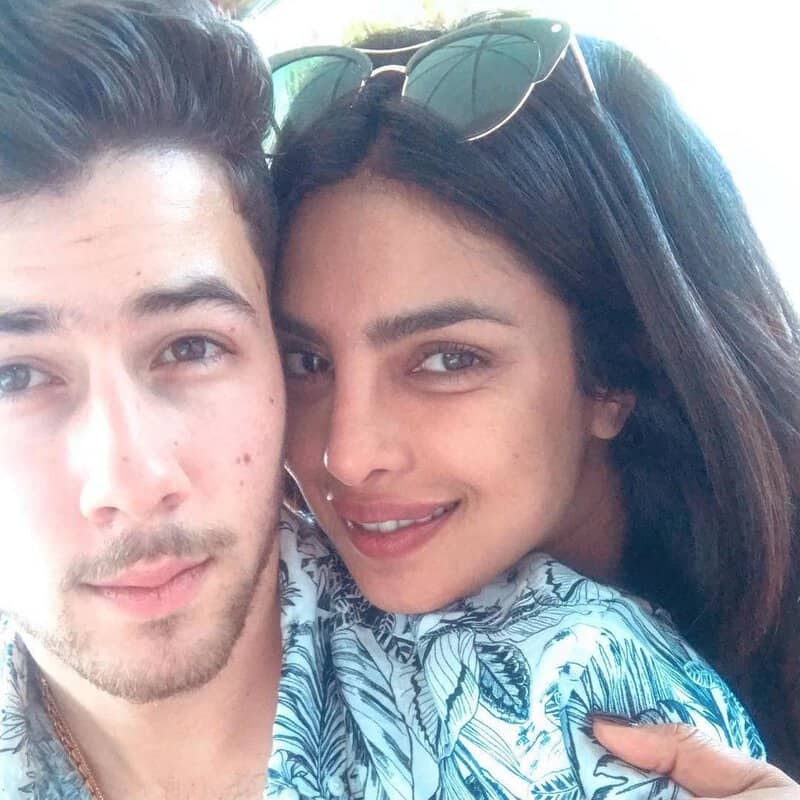 Top 10 Gorgeous Celebrities Selfie Without Makeup
